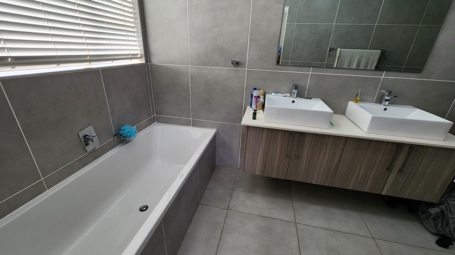 3 Bedroom Property for Sale in Seemeeu Park Western Cape